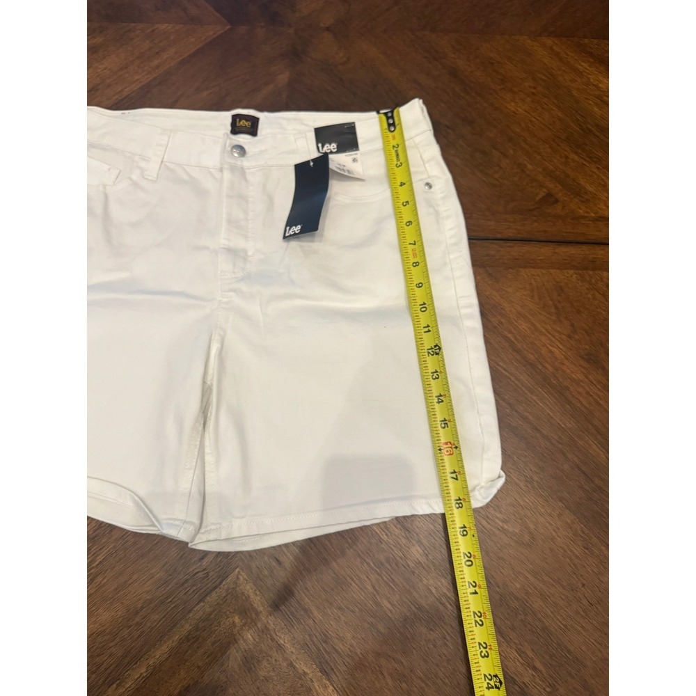 Lee Womens White Mid Rise 5 Inch Inseam Denim Shorts Size 18M 112353162 |O1 - Picture 5 of 7